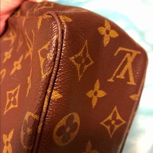 🔥PRICE DROP 🔥 Louis Vuitton Vintage Trousse 28